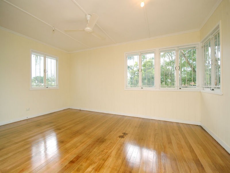 318 Kitchener Road, Stafford Heights QLD 4053