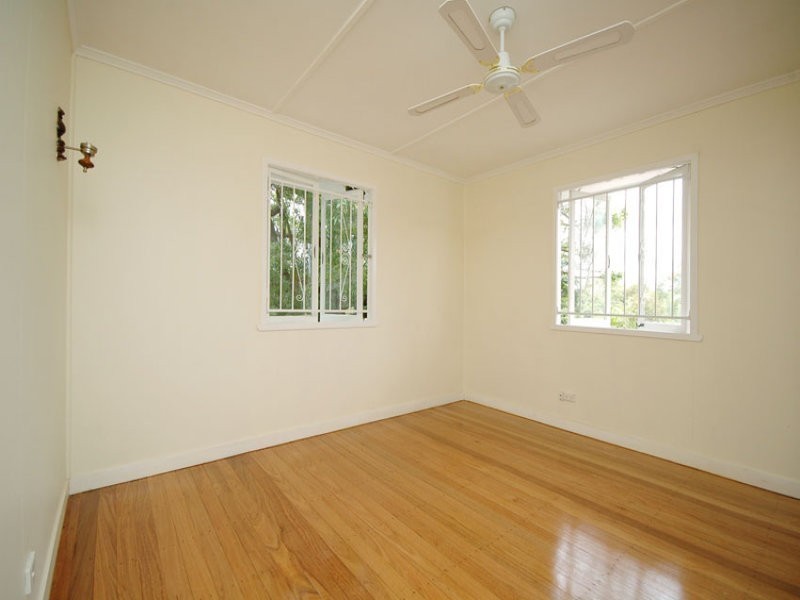 318 Kitchener Road, Stafford Heights QLD 4053