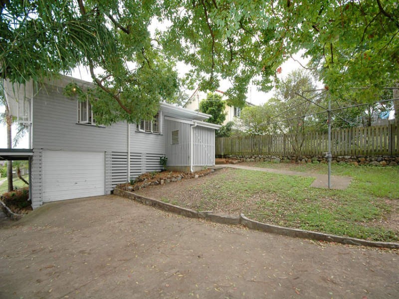 318 Kitchener Road, Stafford Heights QLD 4053