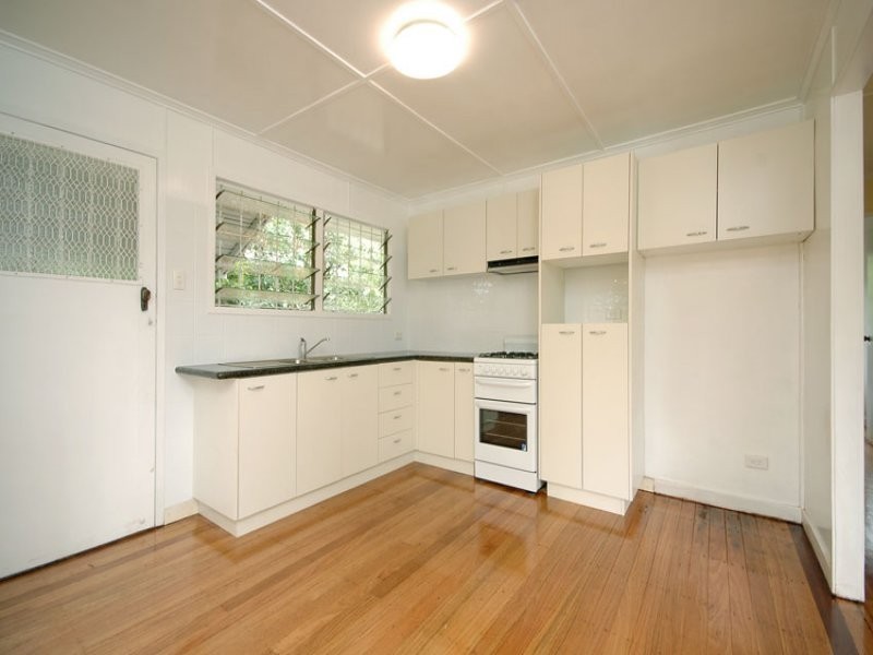 318 Kitchener Road, Stafford Heights QLD 4053