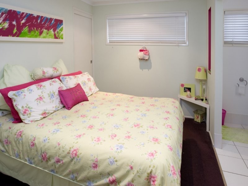 13 McIntyre Street, Wooloowin QLD 4030