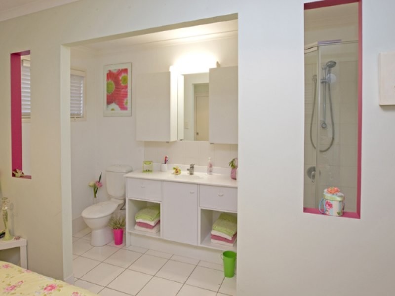 13 McIntyre Street, Wooloowin QLD 4030