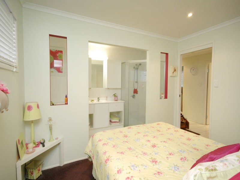 13 McIntyre Street, Wooloowin QLD 4030