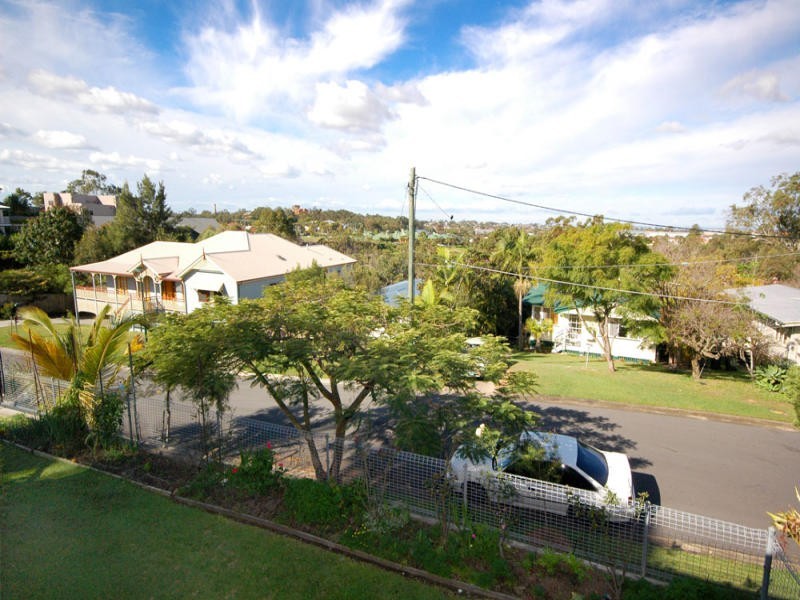 1 Belfort Street, Stafford Heights QLD 4053