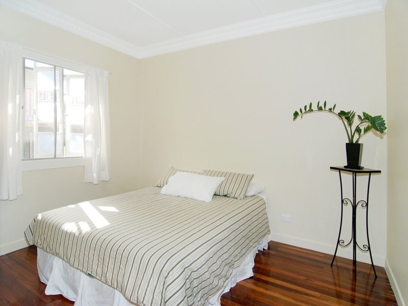 8 Hinkler Street, Kedron QLD 4031