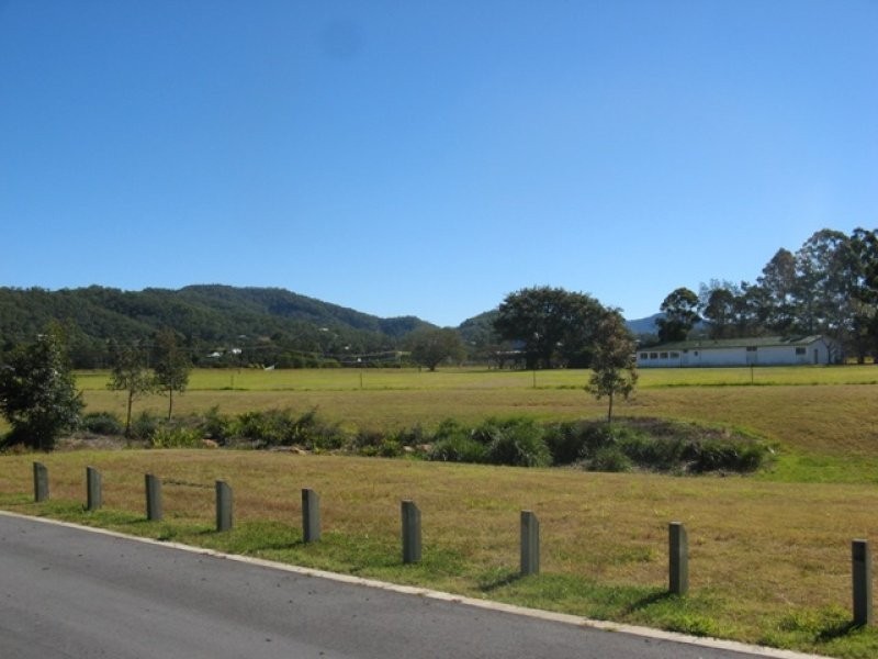 6 Sovereign Way, Samford Valley QLD 4520