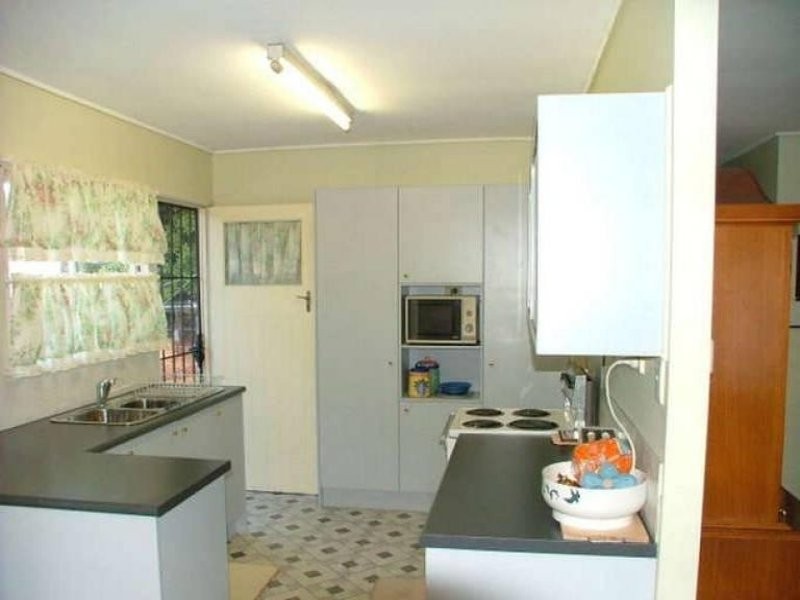 10 Cranbourne Street, Chermside West QLD 4032