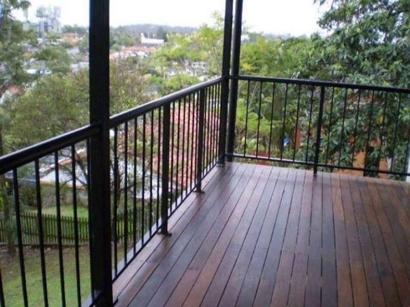 9 Halton Street, Stafford Heights QLD 4053