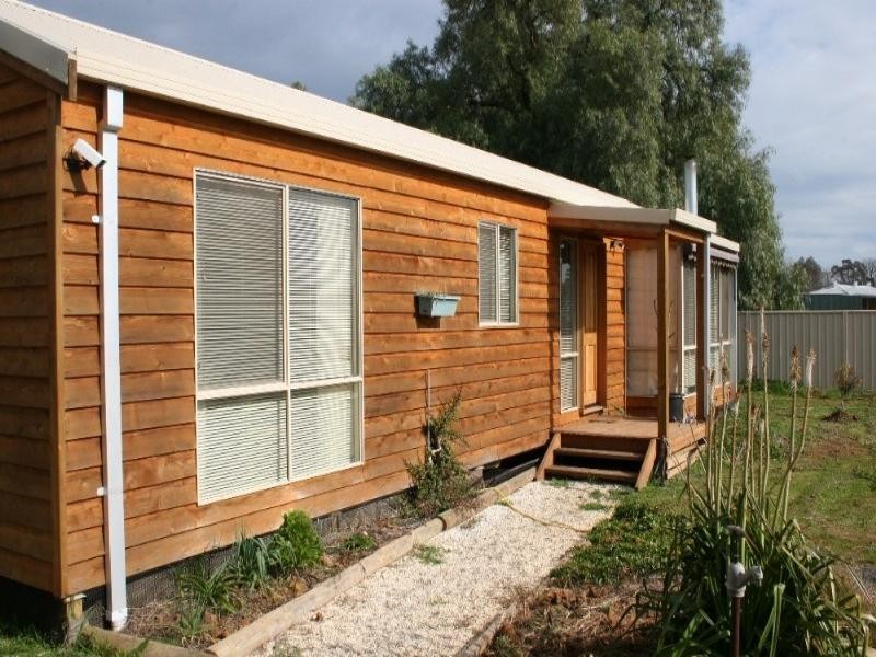 18 Swindale Street, Elmore VIC 3558