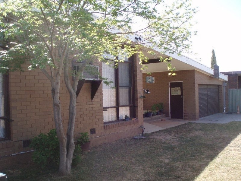 42 Victoria Street, Rochester VIC 3561