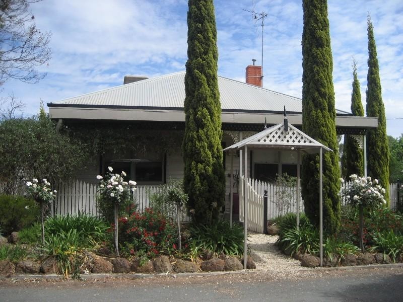 6 Edward Street, Rochester VIC 3561