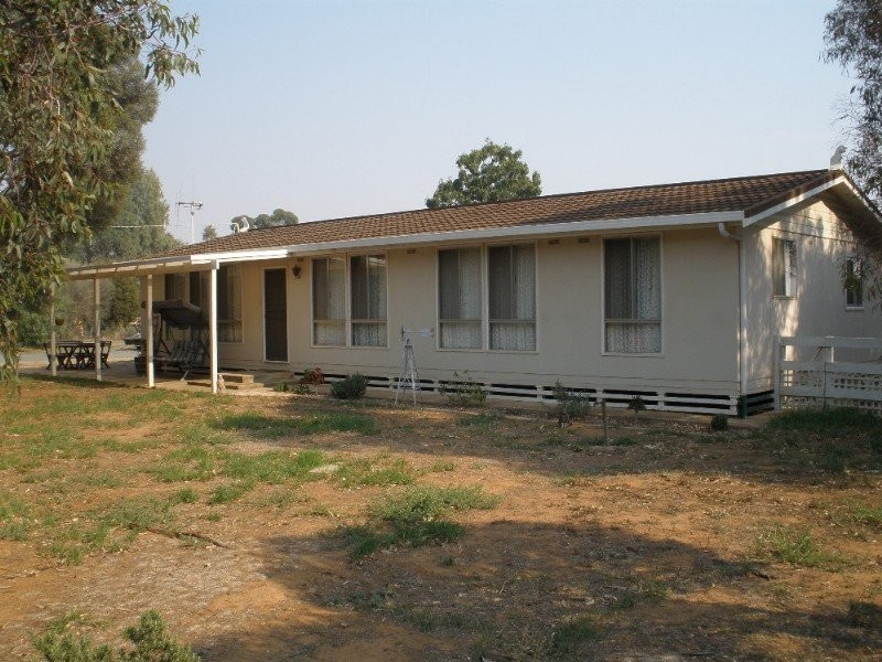 164 Railway Road, Rochester VIC 3561