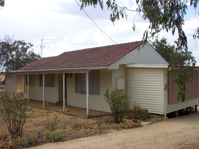 16 Carrington Street, Cowra NSW 2794