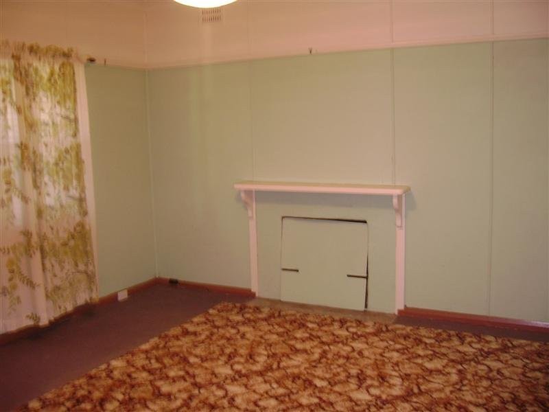 14 Argoon Street, Cowra NSW 2794