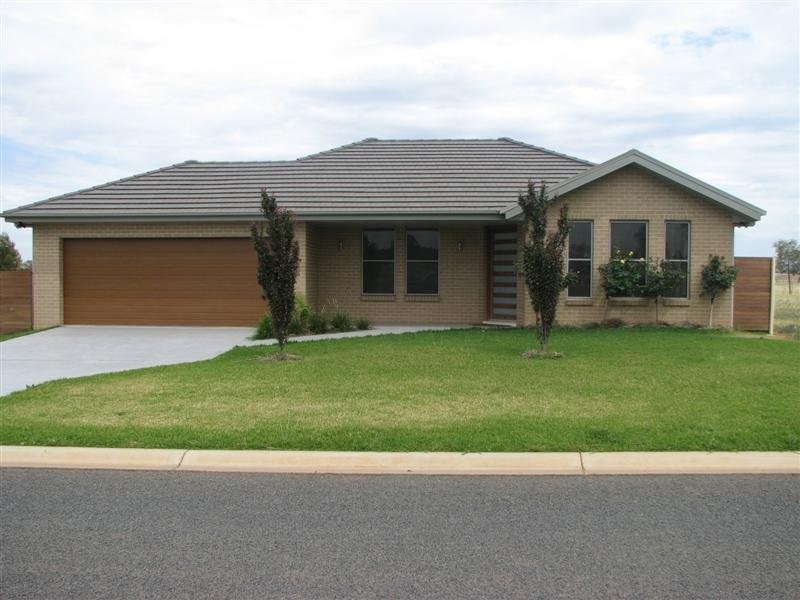 6 Bluebell Street, Canowindra NSW 2804