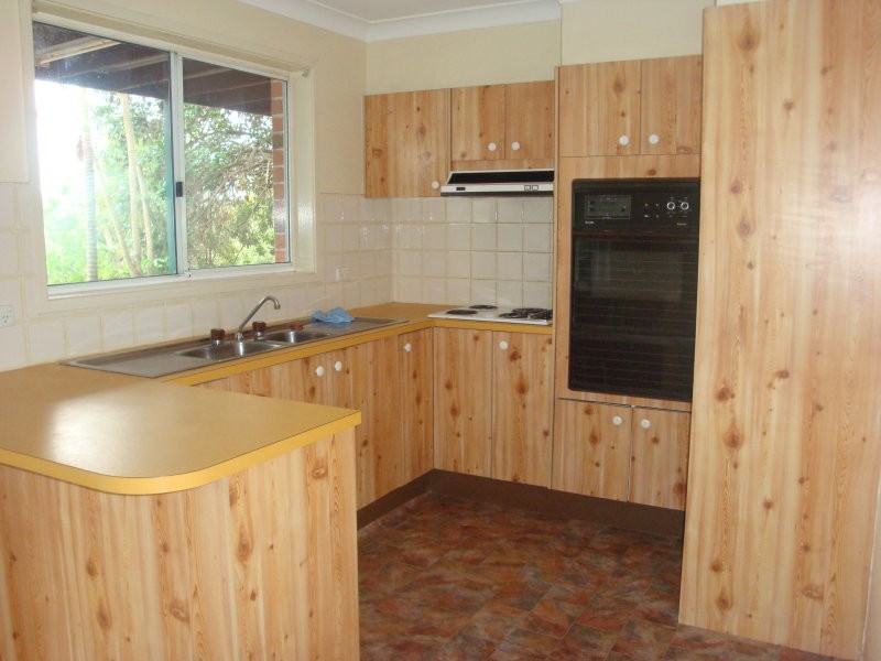 95 Blaxland Drive, Illawong NSW 2234