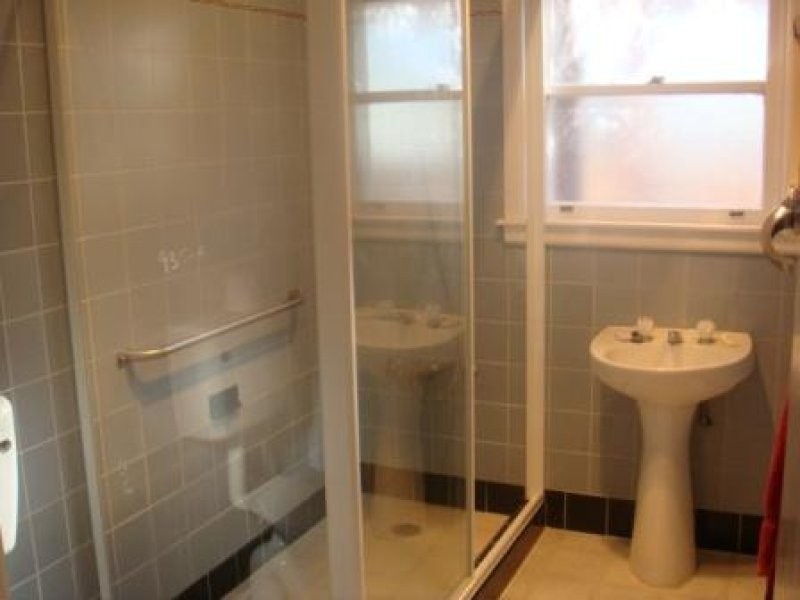 402  PRESIDENT AVENUE, Kirrawee NSW 2232