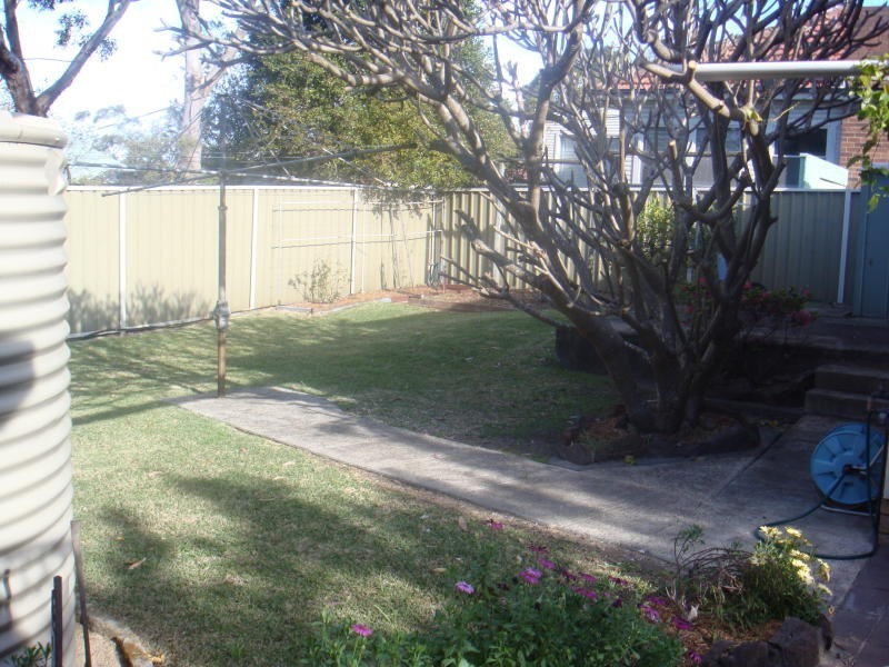 402  PRESIDENT AVENUE, Kirrawee NSW 2232