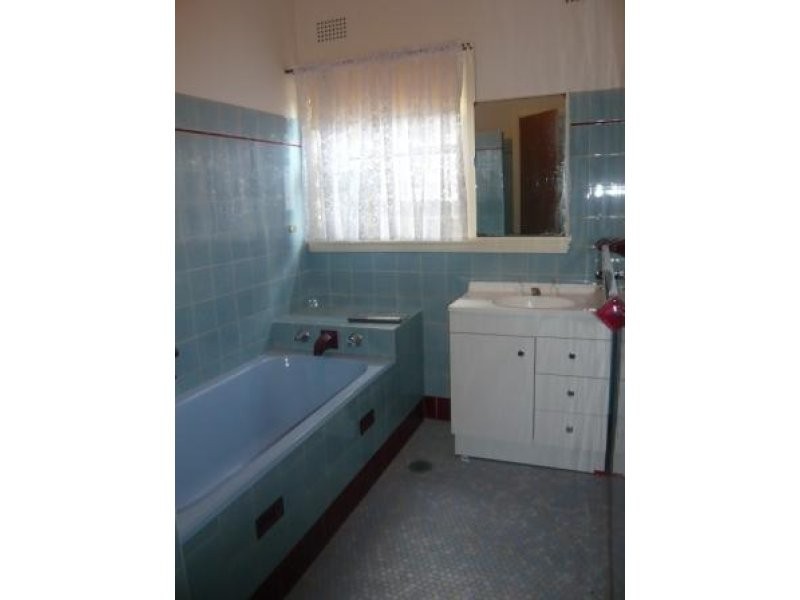 214 President Avenue, Miranda NSW 2228