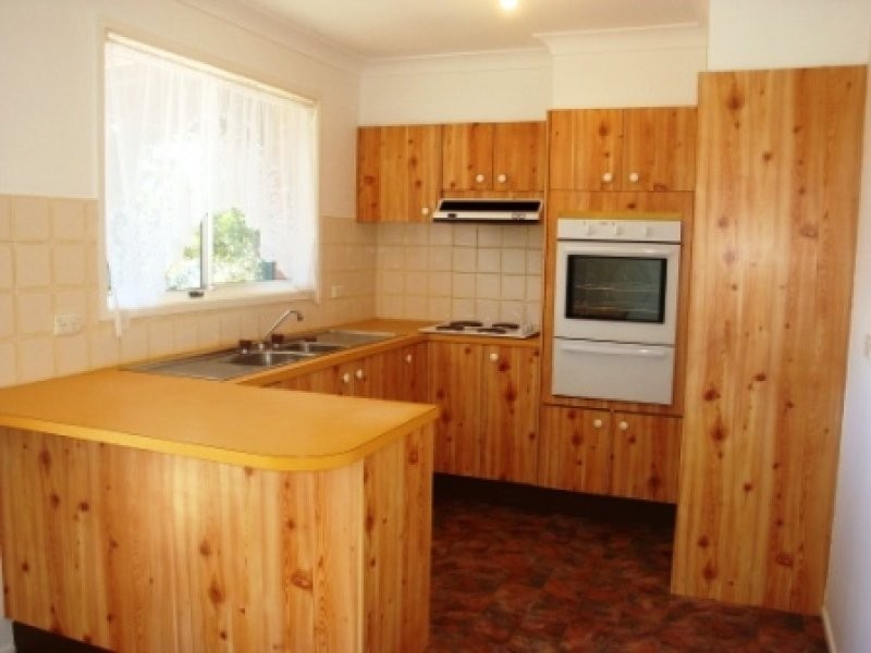 95  Blaxland Drive, Illawong NSW 2234