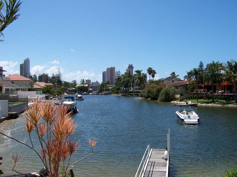 2 Etna Street, Isle Of Capri QLD 4217