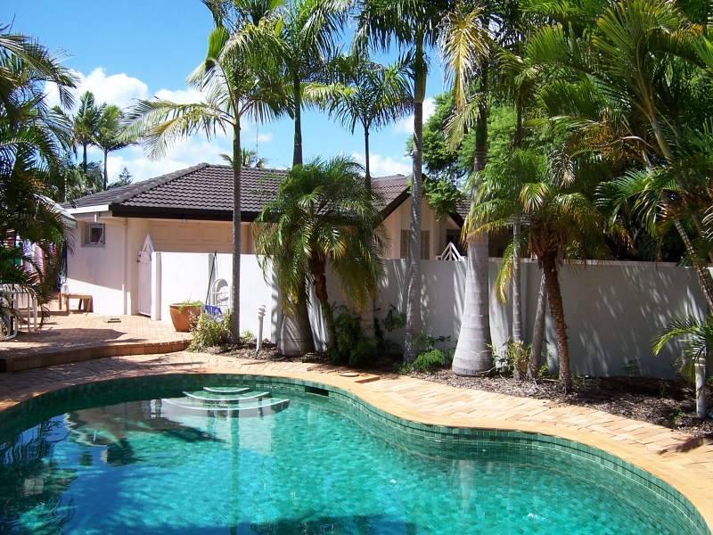 2 Etna Street, Isle Of Capri QLD 4217