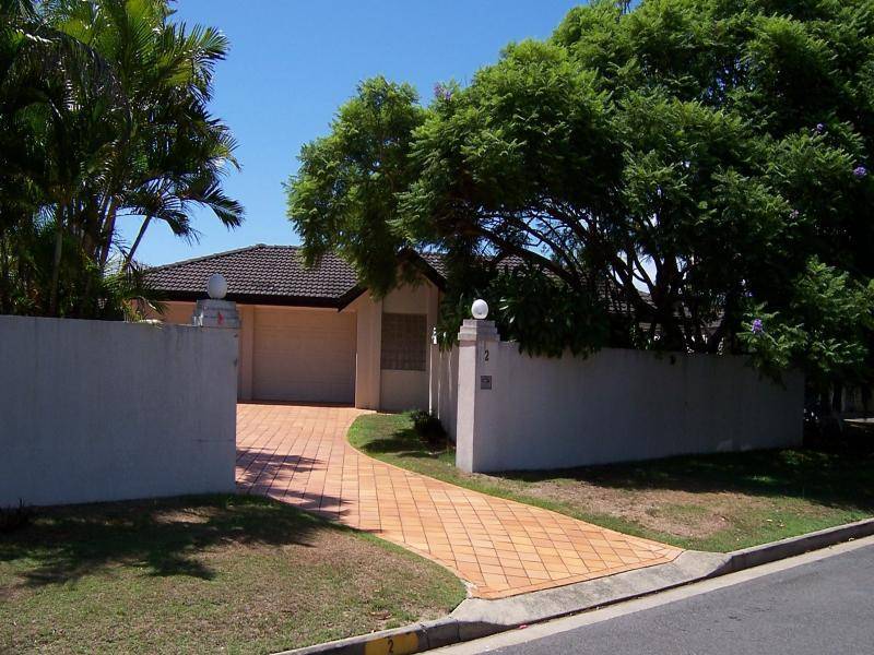 2 Etna Street, Isle Of Capri QLD 4217