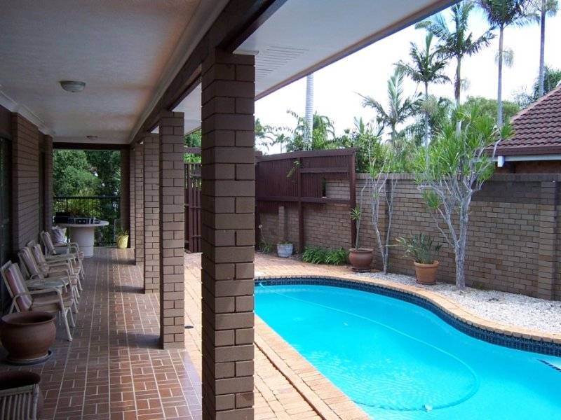 16 Caithness Court, Sorrento QLD 4217