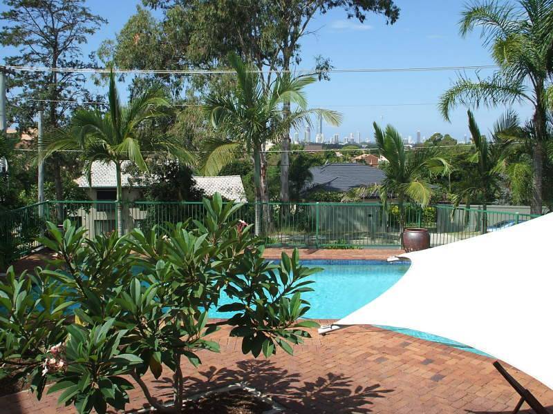 30 Tambourah Drive, Benowa QLD 4217