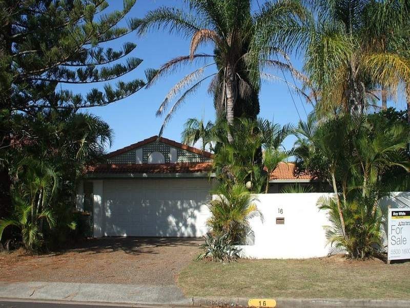 16 St Andrews Avenue, Isle Of Capri QLD 4217