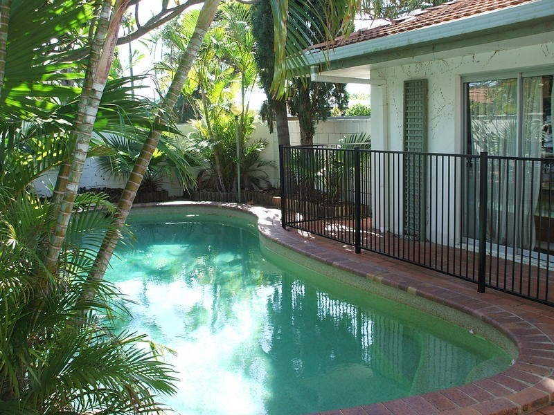 16 St Andrews Avenue, Isle Of Capri QLD 4217