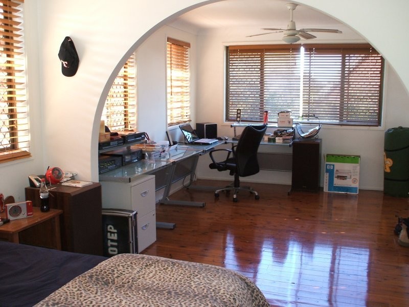 6 The Crescent, Ashmore QLD 4214