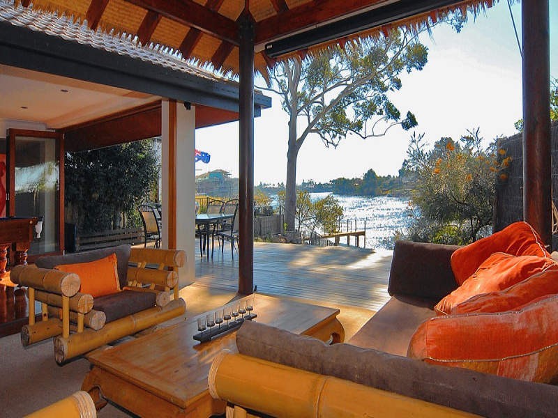 4 River Crescent, Broadbeach Waters QLD 4218