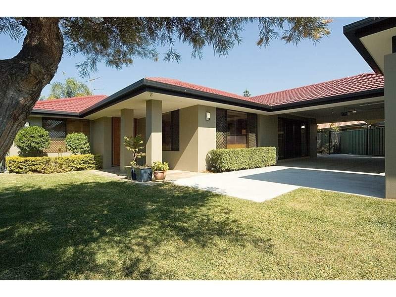 4 Cheviot Close, Benowa QLD 4217