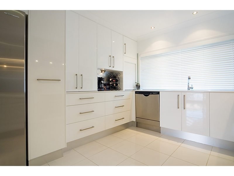 4 Cheviot Close, Benowa QLD 4217