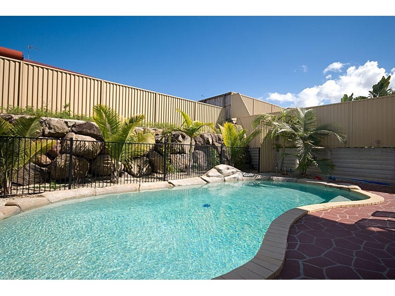 117 Crestwood Drive, Molendinar QLD 4214