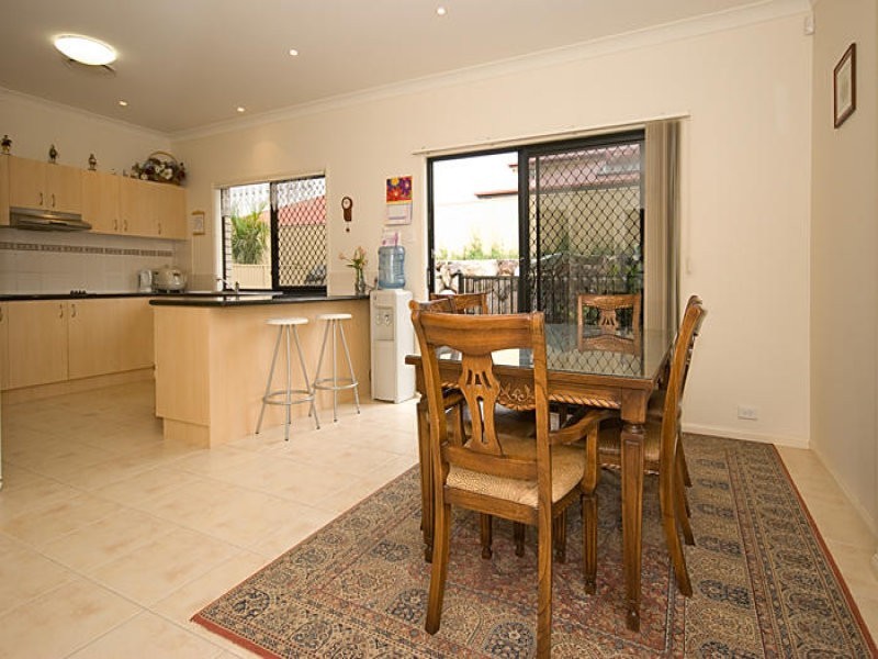 117 Crestwood Drive, Molendinar QLD 4214