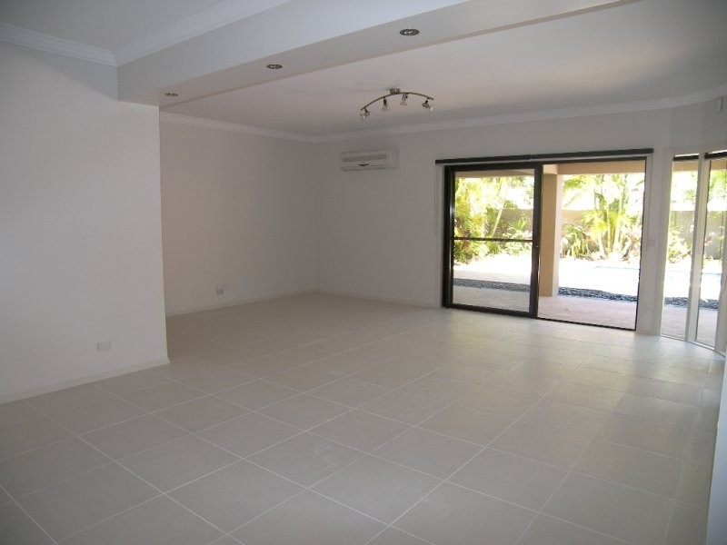 9 Arbuthnot Parade, Benowa QLD 4217