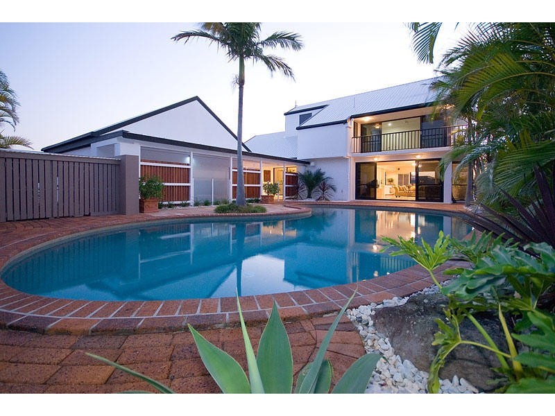 6 Mercedes Place, Bundall QLD 4217