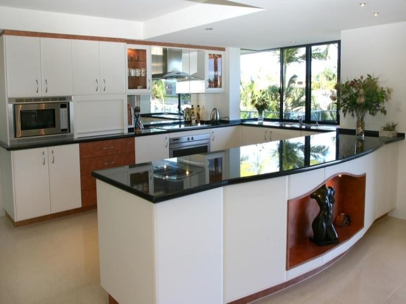 6 Mercedes Place, Bundall QLD 4217