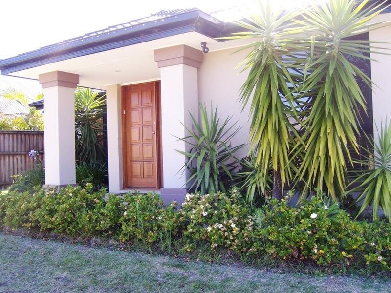 95 Crestwood Drive, Molendinar QLD 4214