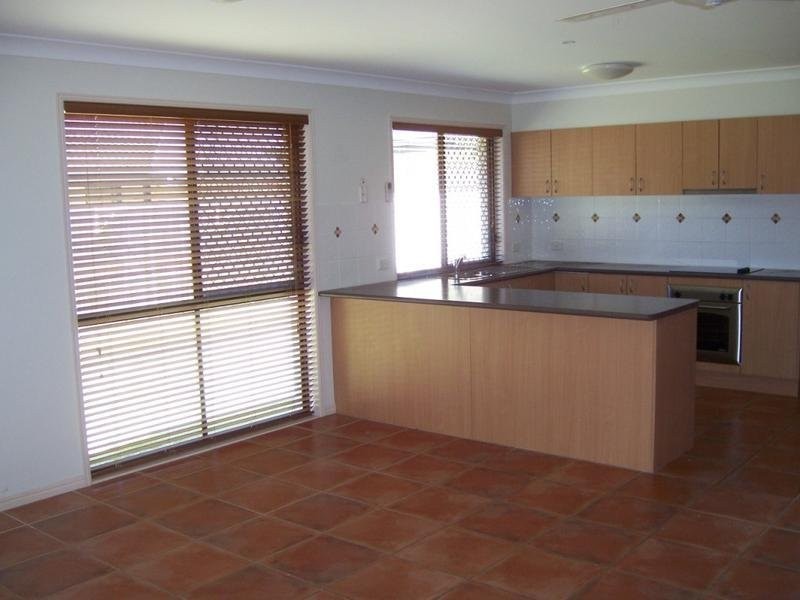 95 Crestwood Drive, Molendinar QLD 4214