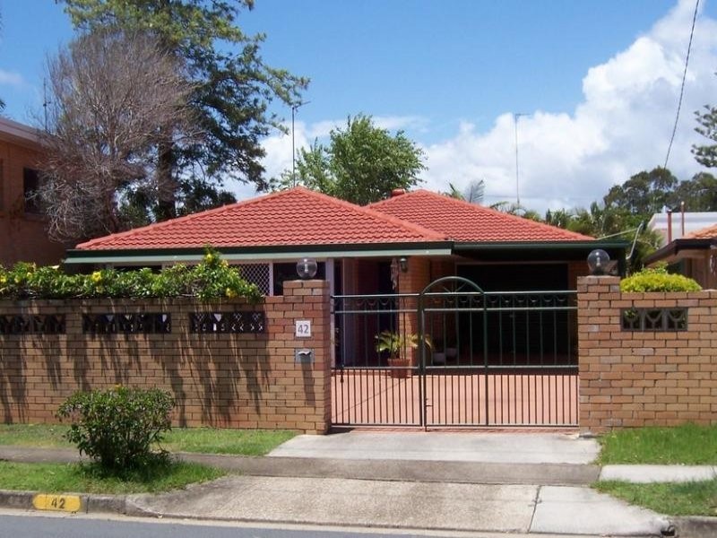 42 Verona Avenue, Isle Of Capri QLD 4217