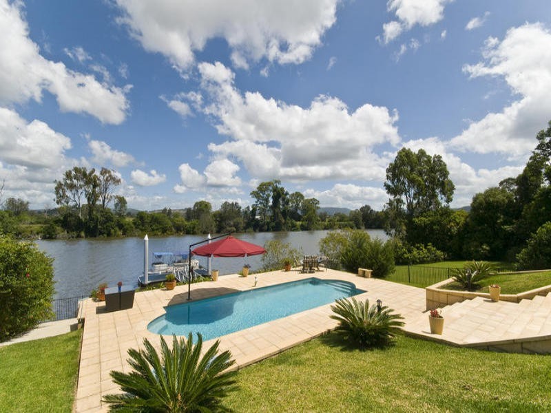 11 Riverbank Court, Ashmore QLD 4214