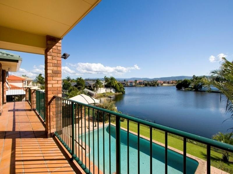 5 Antigua Way, Clear Island Waters QLD 4226