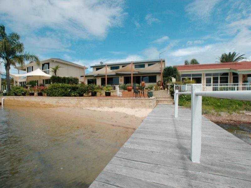 33 Nautilus Crescent, St Huberts Island NSW 2257