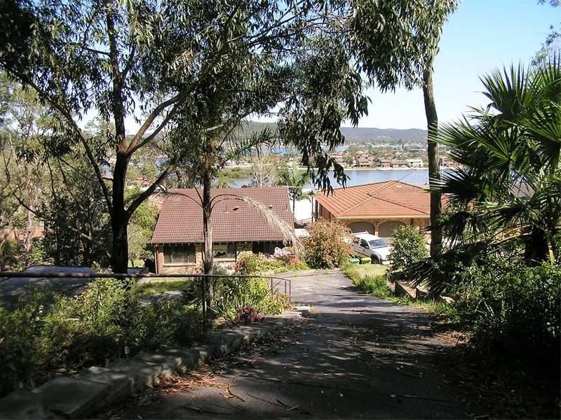 54 Yugari Crescent, Daleys Point NSW 2257