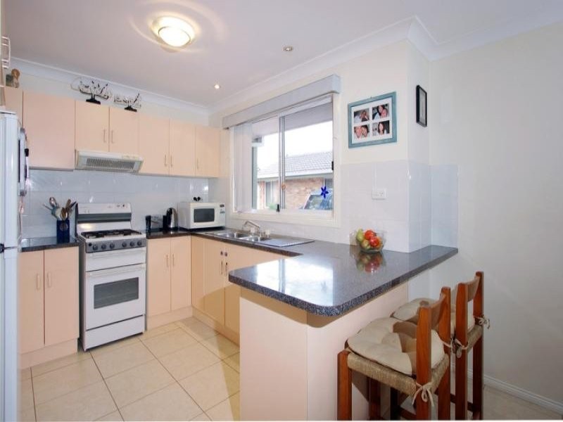 6/4 Lahiff  Pl, Balgownie NSW 2519