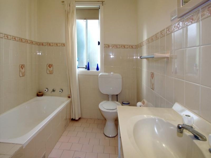 6/4 Lahiff  Pl, Balgownie NSW 2519