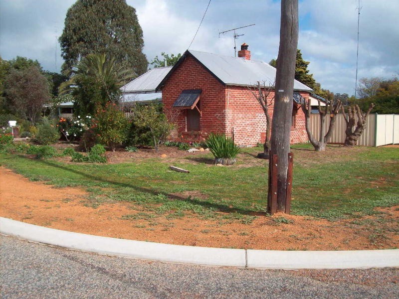 42 Raglan Street, Pingelly WA 6308